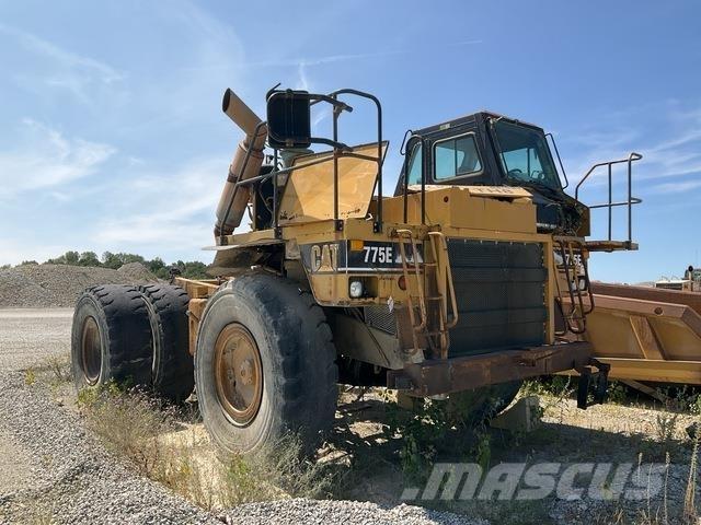 CAT 775E アーティキュレート式ダンプトラック