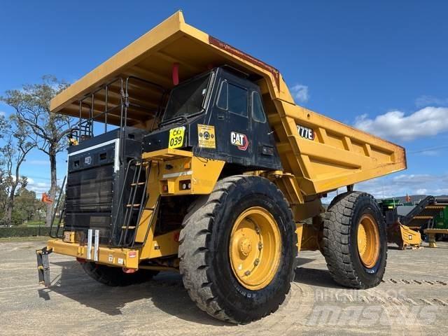 CAT 777 アーティキュレート式ダンプトラック