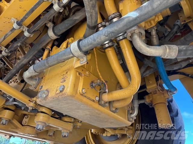 CAT 777 アーティキュレート式ダンプトラック