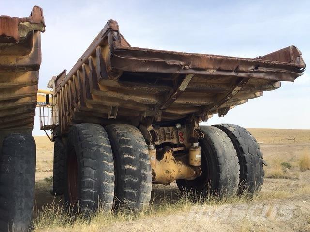 CAT 777 アーティキュレート式ダンプトラック