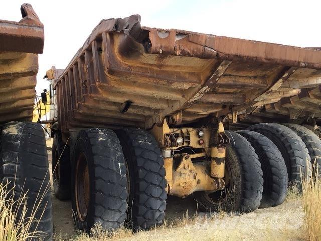CAT 777 アーティキュレート式ダンプトラック