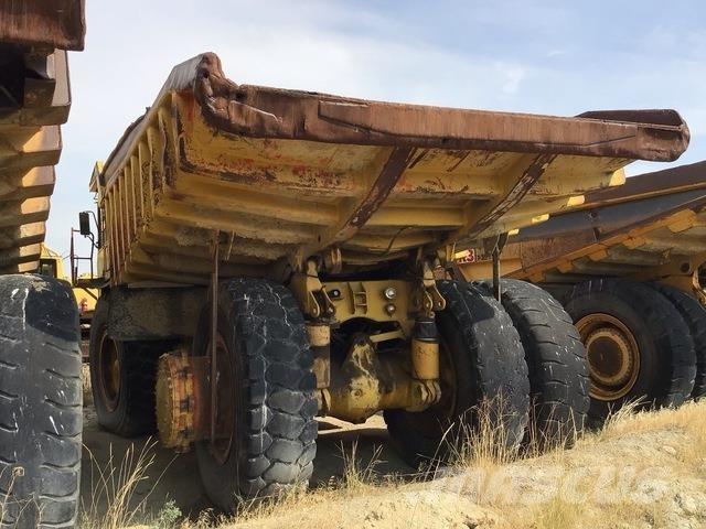 CAT 777 アーティキュレート式ダンプトラック