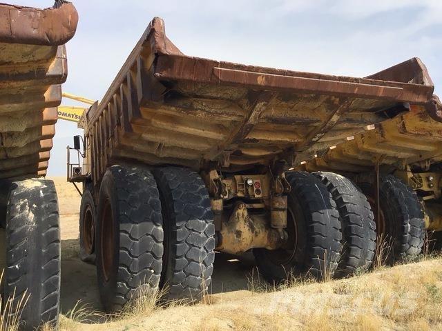 CAT 777 アーティキュレート式ダンプトラック