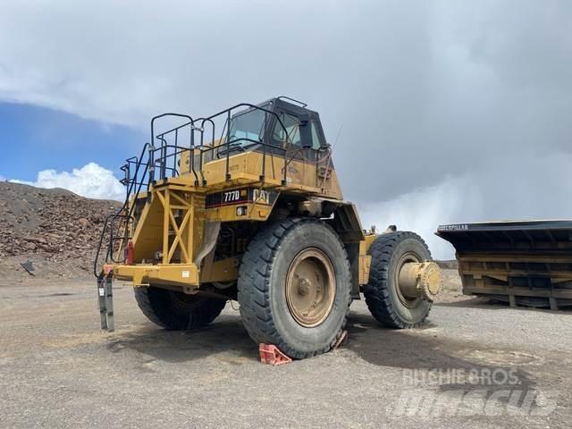 CAT 777D アーティキュレート式ダンプトラック