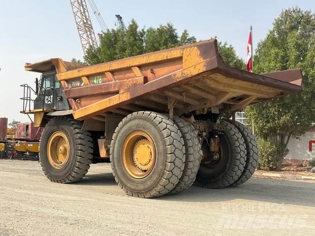 CAT 777D アーティキュレート式ダンプトラック
