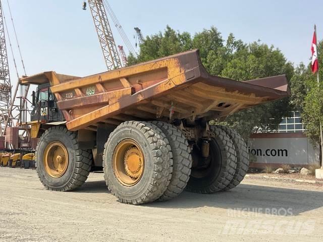 CAT 777D アーティキュレート式ダンプトラック
