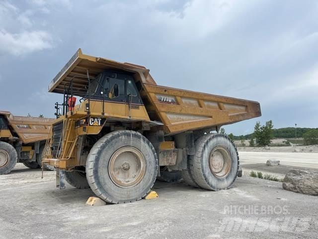 CAT 777D アーティキュレート式ダンプトラック