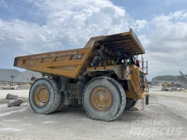 CAT 777D アーティキュレート式ダンプトラック