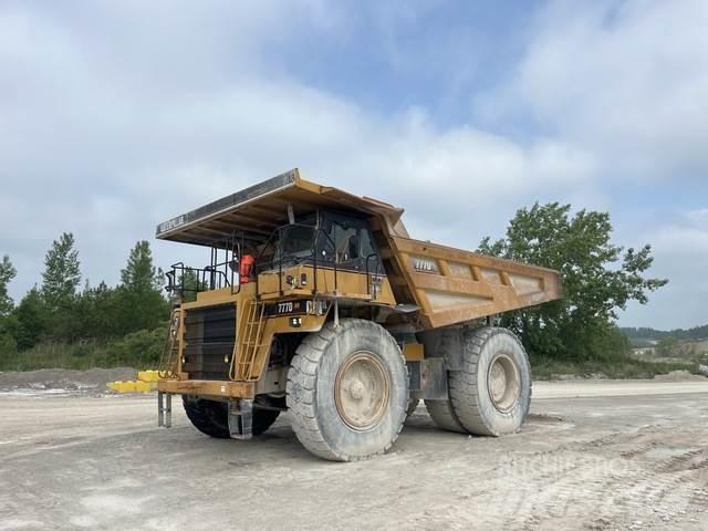 CAT 777D アーティキュレート式ダンプトラック