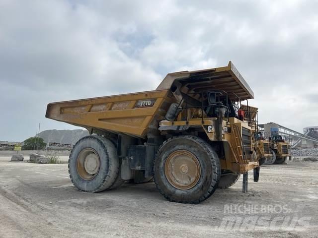 CAT 777D アーティキュレート式ダンプトラック
