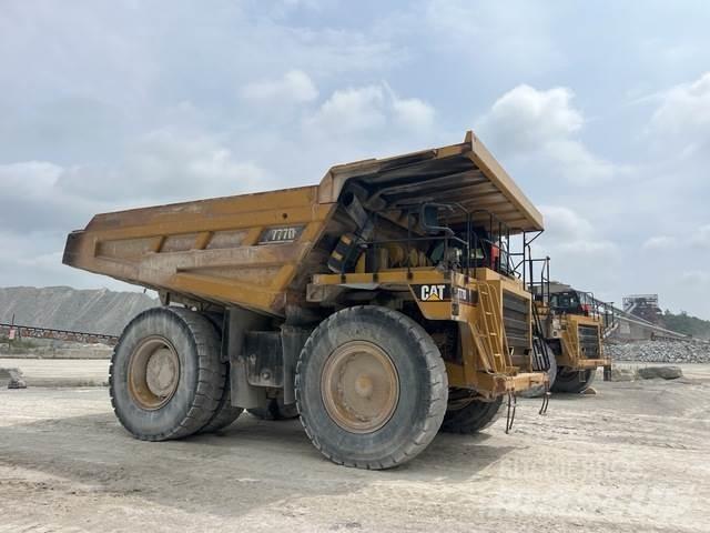 CAT 777D アーティキュレート式ダンプトラック
