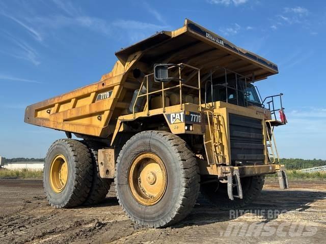 CAT 777D アーティキュレート式ダンプトラック