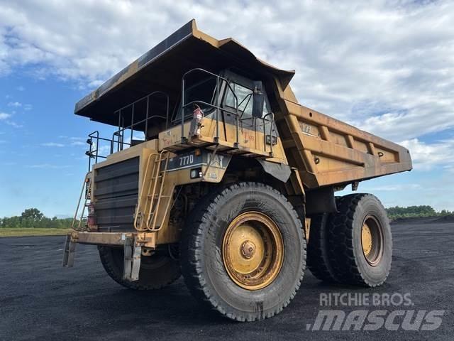 CAT 777D アーティキュレート式ダンプトラック