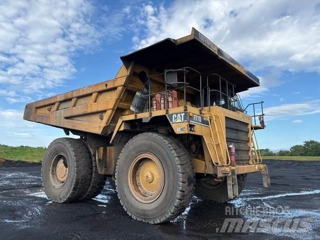 CAT 777D アーティキュレート式ダンプトラック
