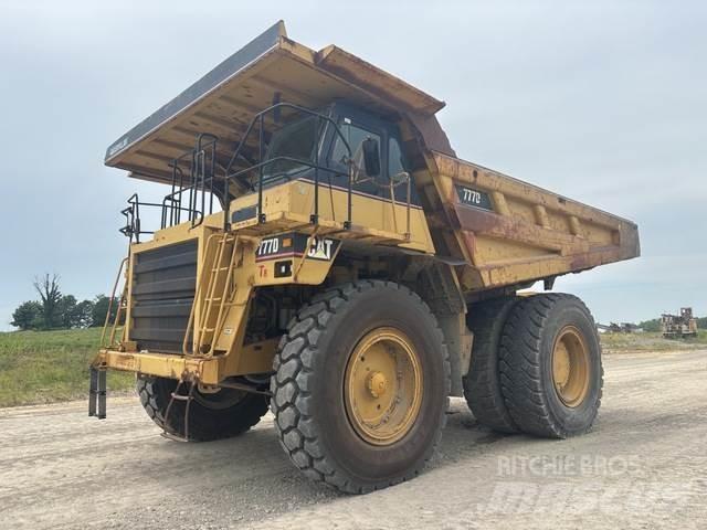 CAT 777D アーティキュレート式ダンプトラック