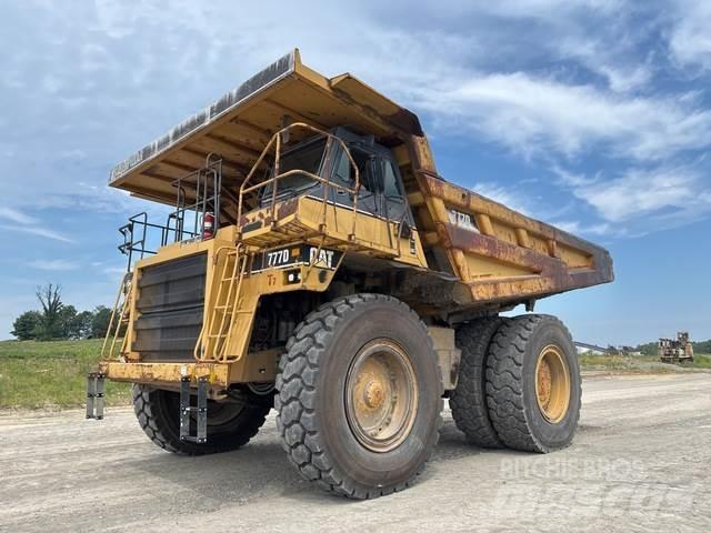 CAT 777D アーティキュレート式ダンプトラック