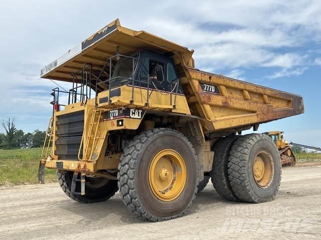 CAT 777D アーティキュレート式ダンプトラック
