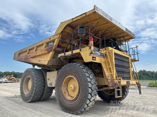 CAT 777D アーティキュレート式ダンプトラック