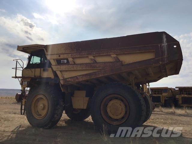 CAT 777D アーティキュレート式ダンプトラック