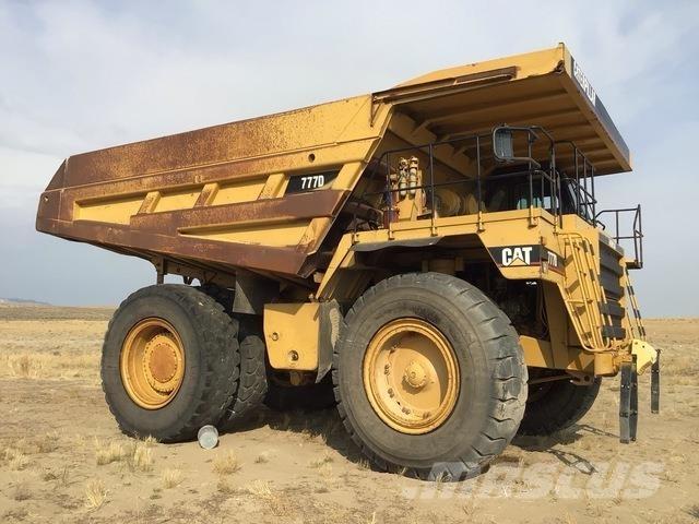 CAT 777D アーティキュレート式ダンプトラック