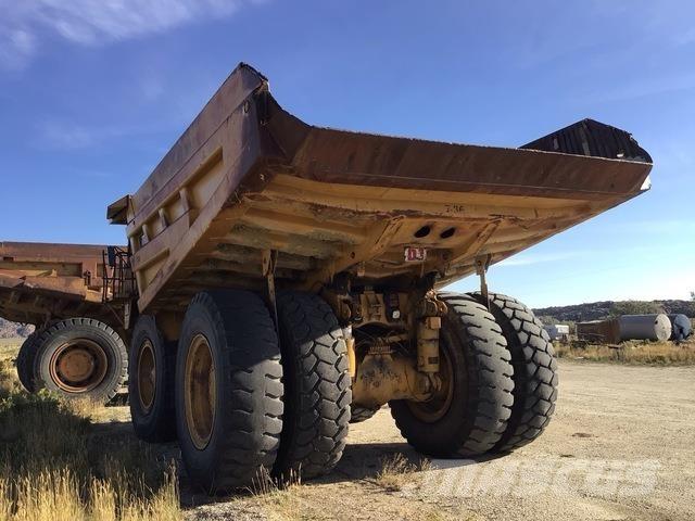 CAT 777D アーティキュレート式ダンプトラック