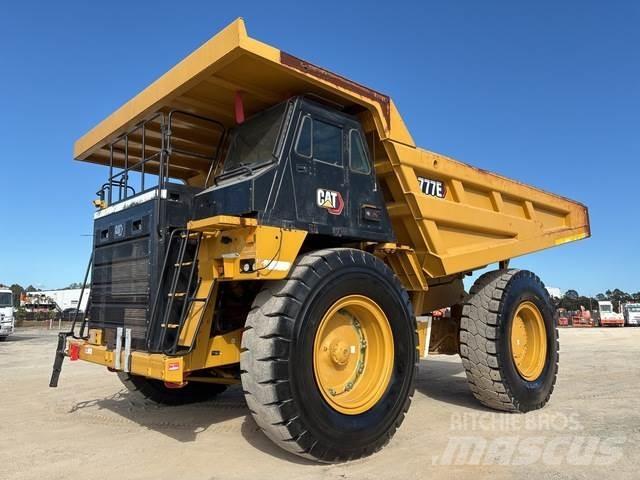 CAT 777E アーティキュレート式ダンプトラック