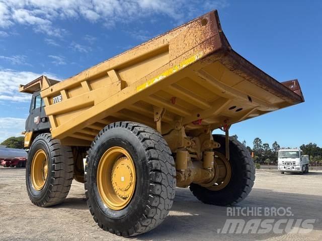 CAT 777E アーティキュレート式ダンプトラック