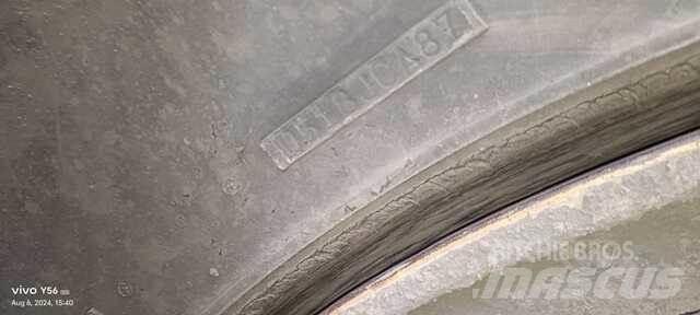 CAT 777E アーティキュレート式ダンプトラック