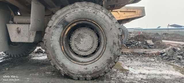 CAT 777E アーティキュレート式ダンプトラック