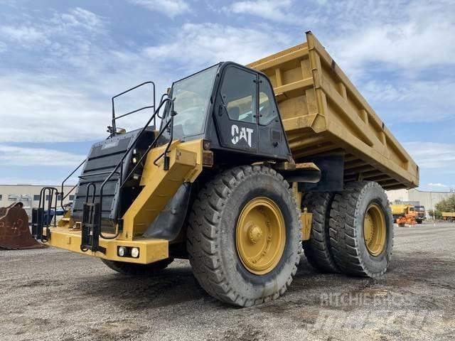CAT 777F アーティキュレート式ダンプトラック