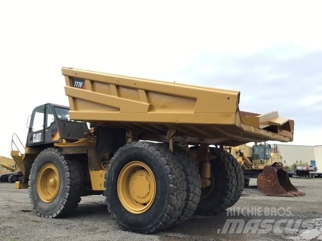 CAT 777F アーティキュレート式ダンプトラック