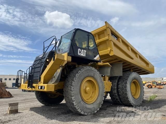 CAT 777F アーティキュレート式ダンプトラック