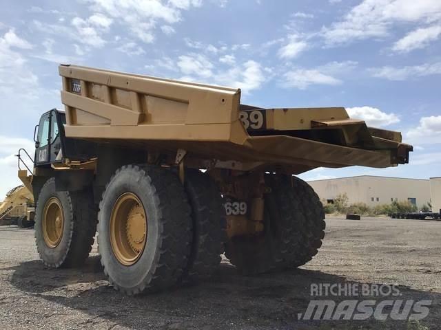 CAT 777F アーティキュレート式ダンプトラック