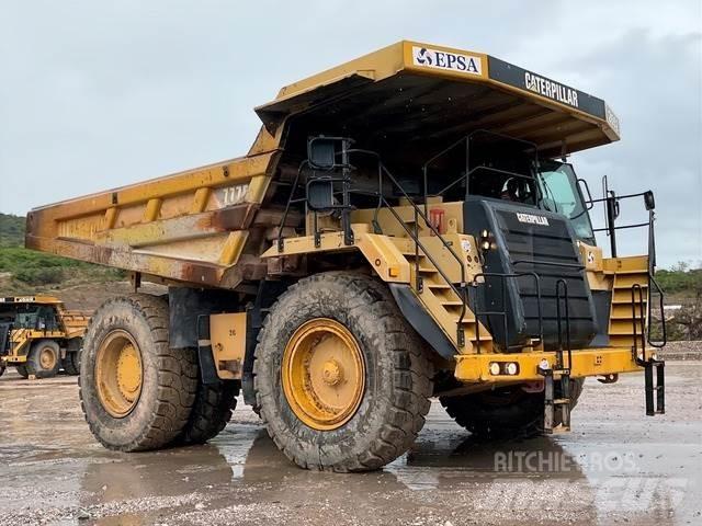 CAT 777F アーティキュレート式ダンプトラック