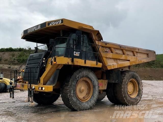 CAT 777F アーティキュレート式ダンプトラック