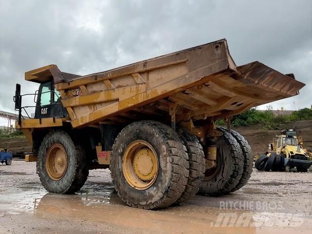 CAT 777F アーティキュレート式ダンプトラック