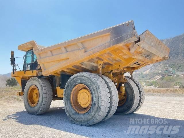 CAT 777F アーティキュレート式ダンプトラック