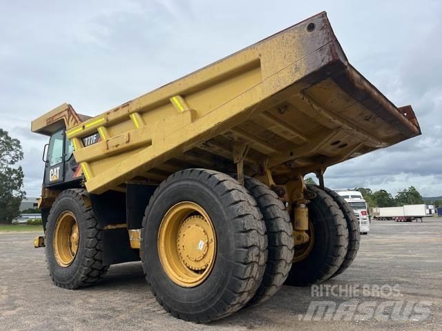 CAT 777F アーティキュレート式ダンプトラック