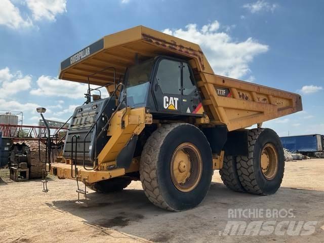 CAT 777F アーティキュレート式ダンプトラック