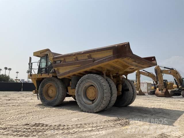CAT 777F アーティキュレート式ダンプトラック