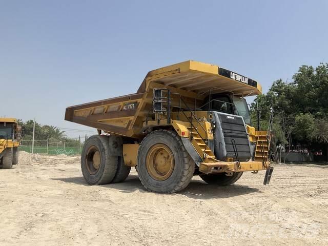 CAT 777F アーティキュレート式ダンプトラック