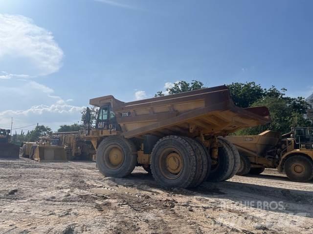 CAT 777G アーティキュレート式ダンプトラック