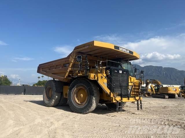CAT 777G アーティキュレート式ダンプトラック