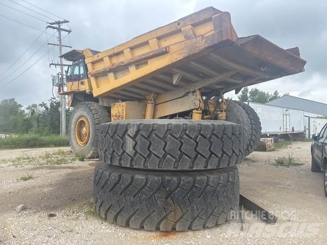 CAT 785C アーティキュレート式ダンプトラック