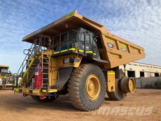 CAT 785D アーティキュレート式ダンプトラック