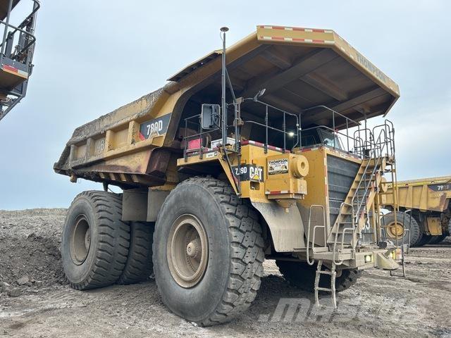CAT 789D アーティキュレート式ダンプトラック