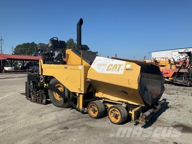CAT AP-600D アスファルトフィニッシャ
