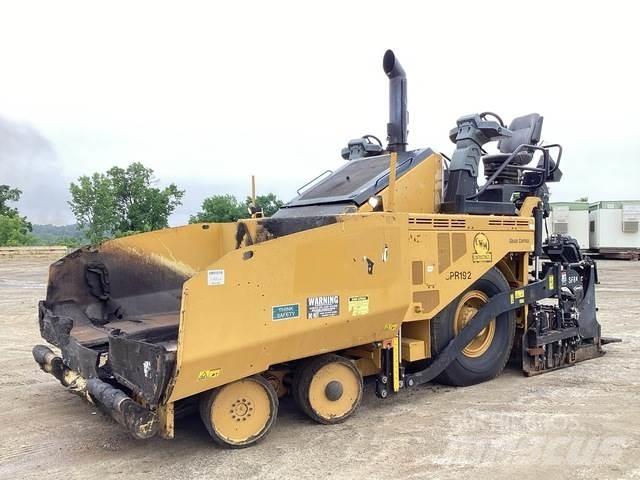 CAT AP600F アスファルトフィニッシャ
