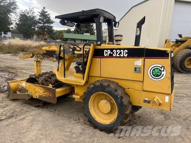 CAT CP-323C 振動ローラ