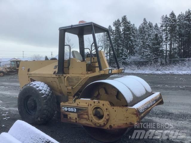 CAT CS-553 振動ローラ